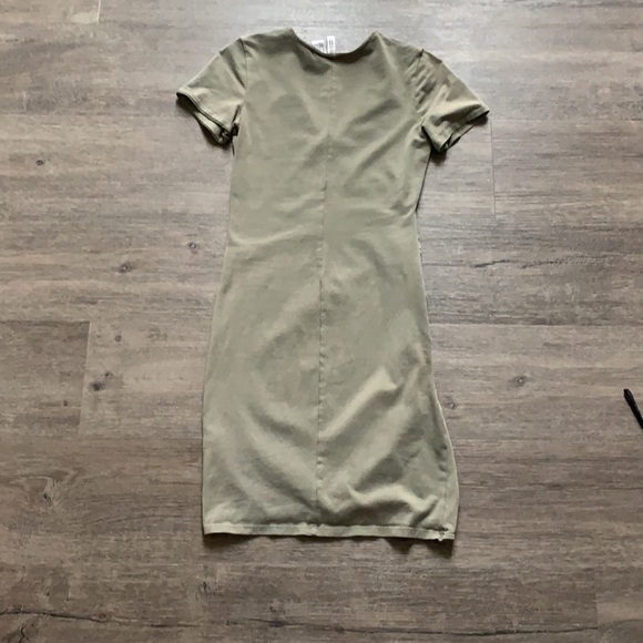 H&M Divided V-Neck Casual Dress - Picture 2 of 4